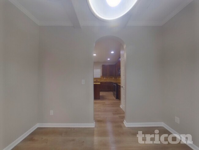 Building Photo - 4270 Sir Dixon Dr