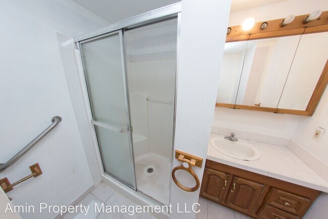 Building Photo - 3 br, 2 bath House - 11265 Essex