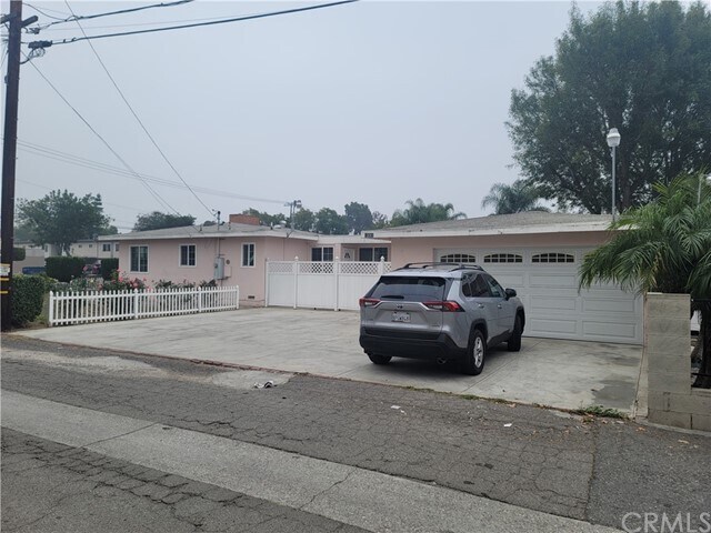 Foto del edificio - 13041 Newhope St