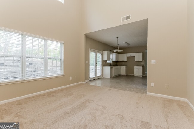 Building Photo - 827 Shadow Lake Dr