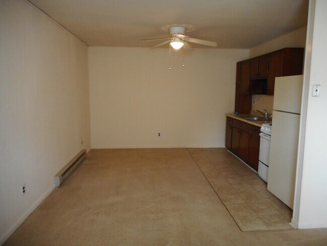Building Photo - 301 Strawberry Ln