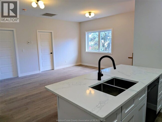 Photo du bâtiment - 926-928 Giles BOULEVARD Unit# 5