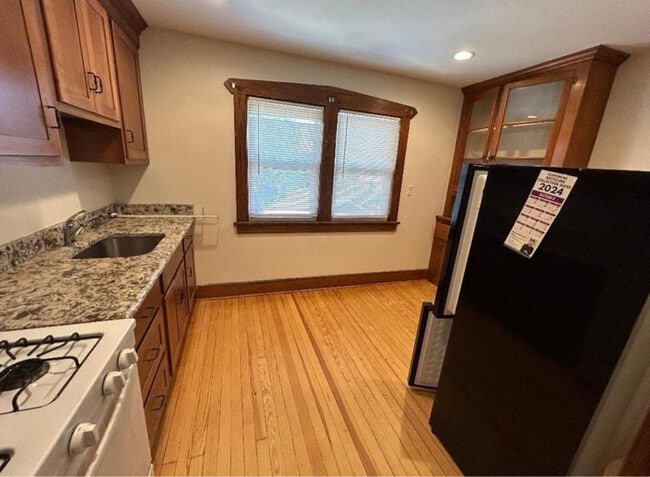 Foto del edificio - 256 E 7th St