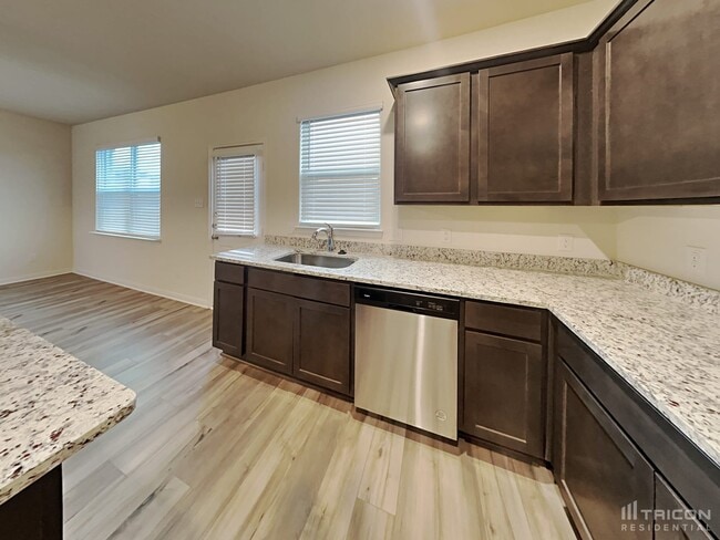Building Photo - 921 Mallorie Ln