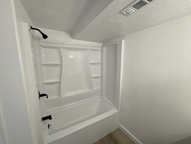 Foto del edificio - 7898 Tinamous Rd