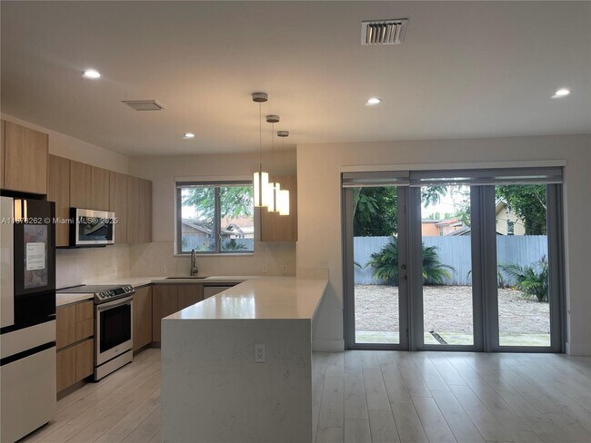 Foto del edificio - 3155 NW 103rd St