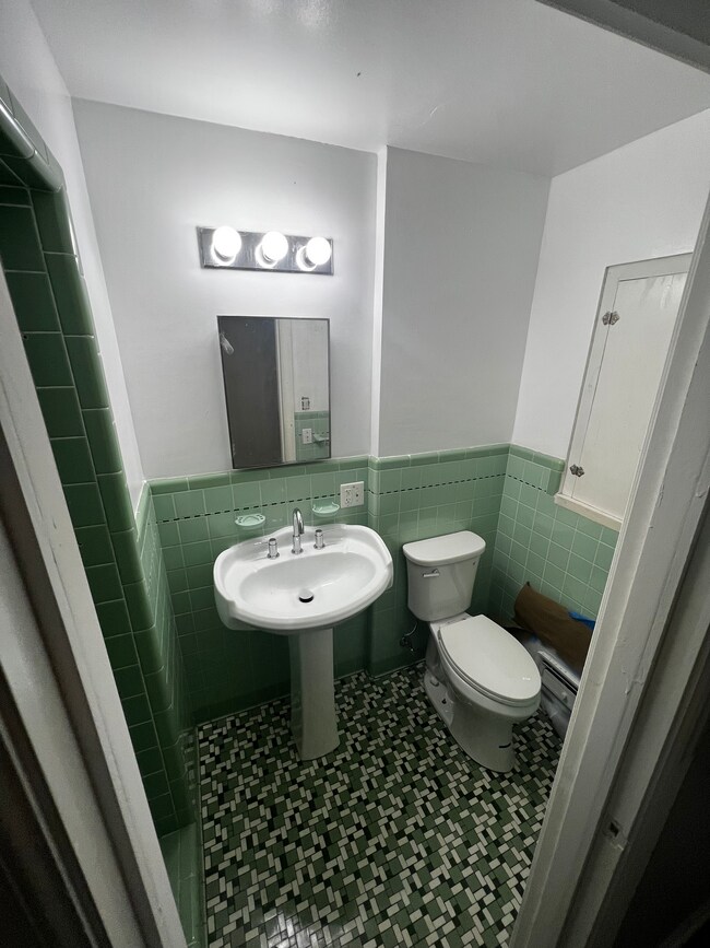 Foto del edificio - 3305 Westchester Rd