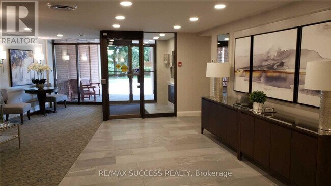 Photo du bâtiment - 1230 Marlborough Ct