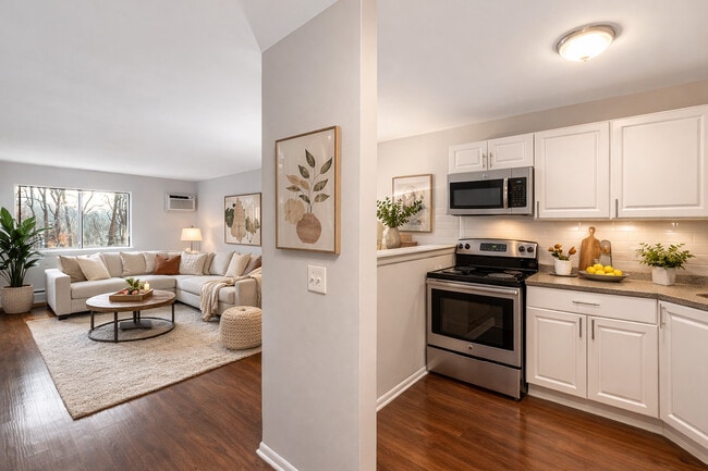 Kitchen / Dining Area - 905 Lofts