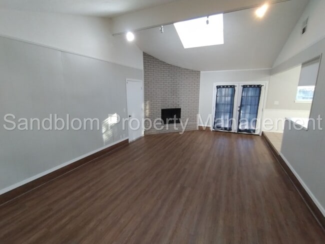 Building Photo - FOR LEASE | Mid-town Tulsa | Available Now!