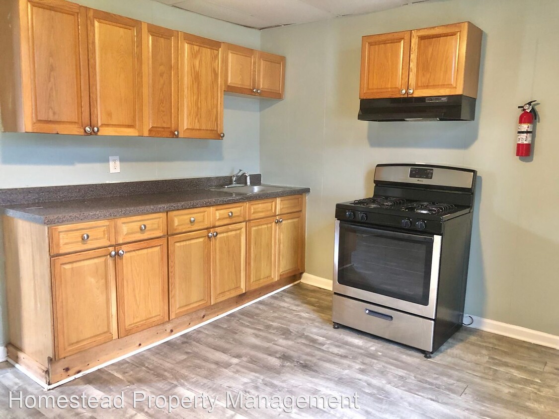 4 br, 1.5 bath House - 942 Maple Ter - House Rental in Darby, PA ...