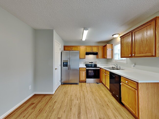 Building Photo - 102 Hawthorn Dr