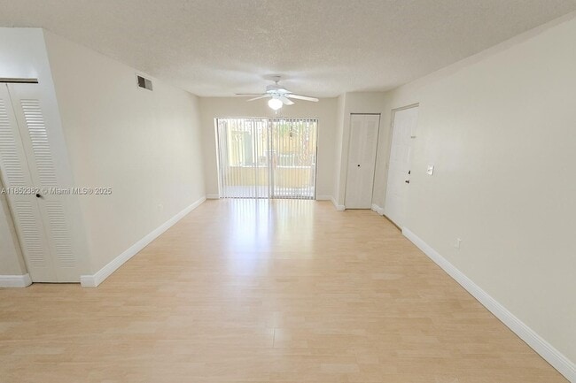 Building Photo - 9999 Summerbreeze Dr