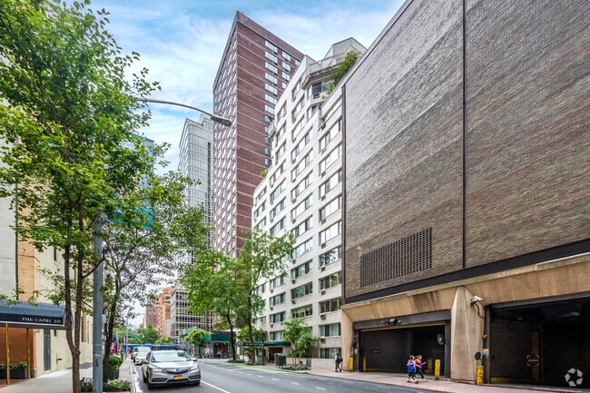 Building Photo - 240 E 55th St