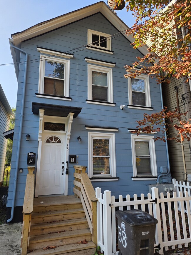 Building Photo - 38 Walnut St
