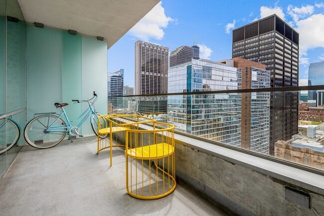 Building Photo - 8 E Randolph St