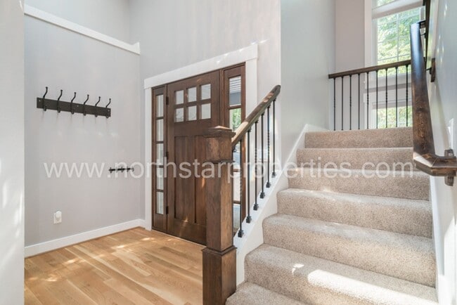 Building Photo - Newly Remodeled Lake Oswego Traditional