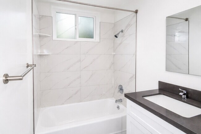 Baño - 812 Larch St