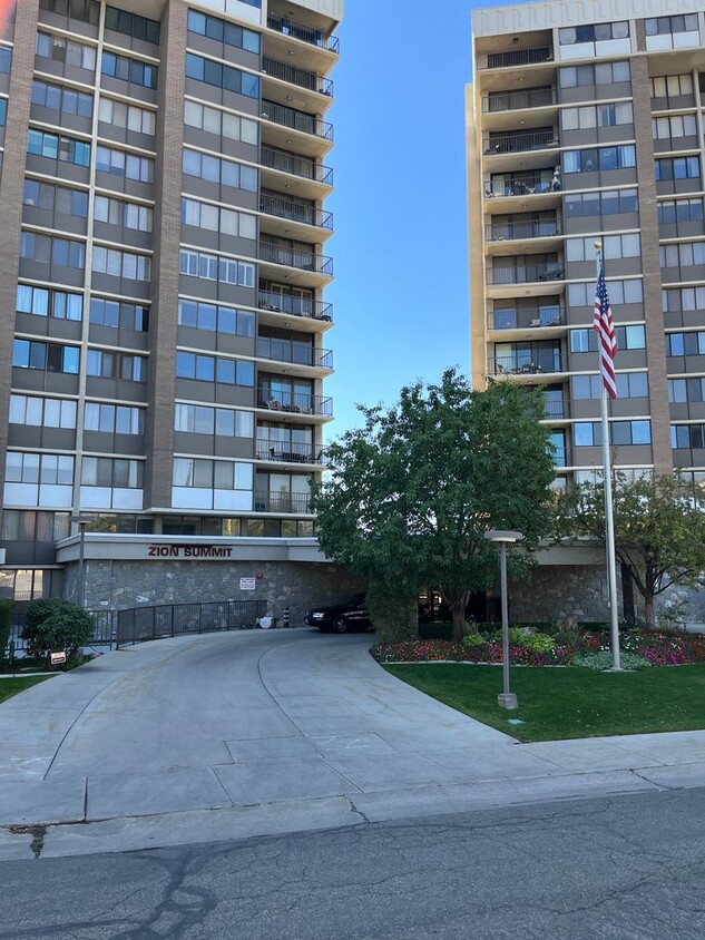 Foto principal - North Salt Lake 1 bed 1.5 bath Condo