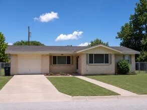 Building Photo - 313 Highland Dr