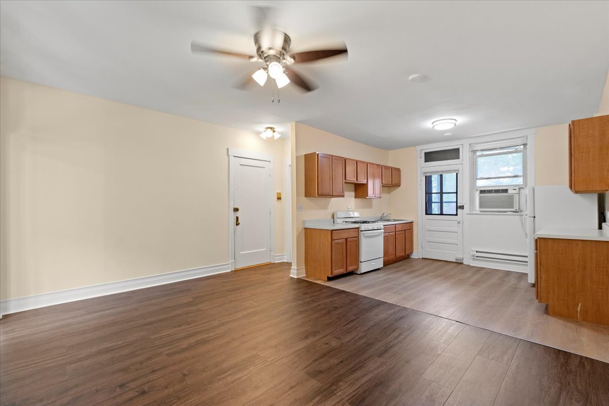 Primary Photo - 2516 N Lincoln Ave
