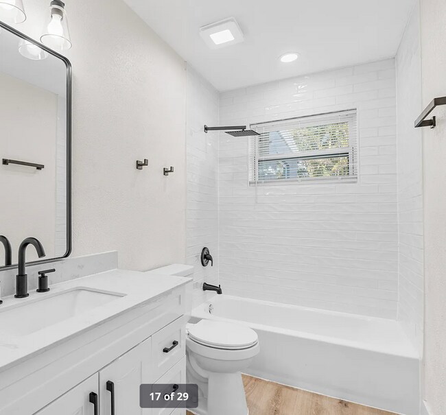 Foto del edificio - 420 Cinnamon Dr