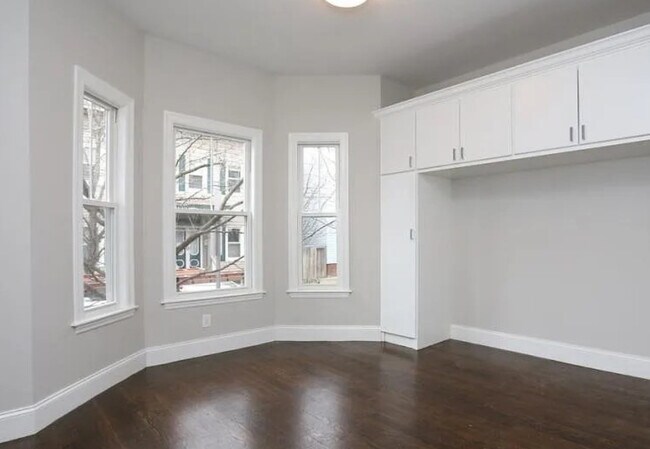 Foto del edificio - 75 Goddard Ave
