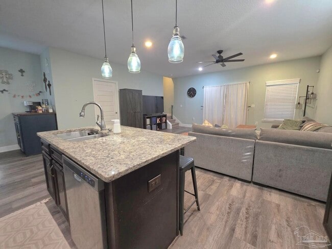 Building Photo - 826 Smiley Cir