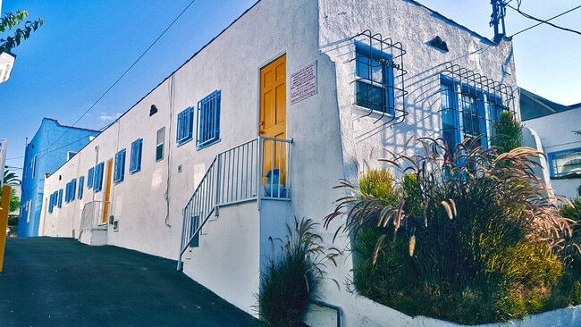 Building Photo - 3927 Melrose Ave