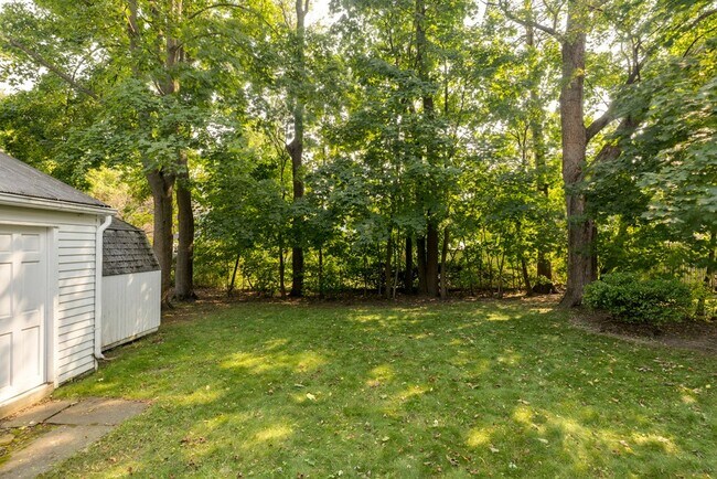 Building Photo - 212 Strathmore Pl