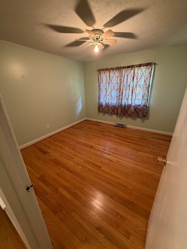 Building Photo - 1071 W Edwards Street Ext
