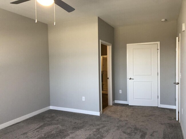 Foto del edificio - 1673 McCleary Ln