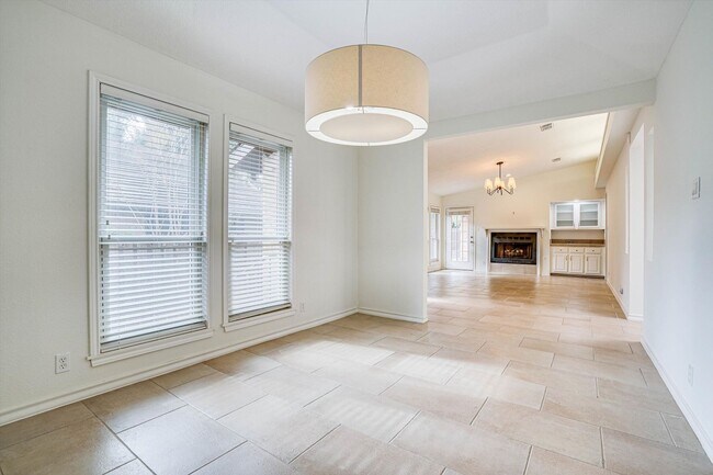 Foto del edificio - 8126 Forest Mesa Dr Austin, TX 78759