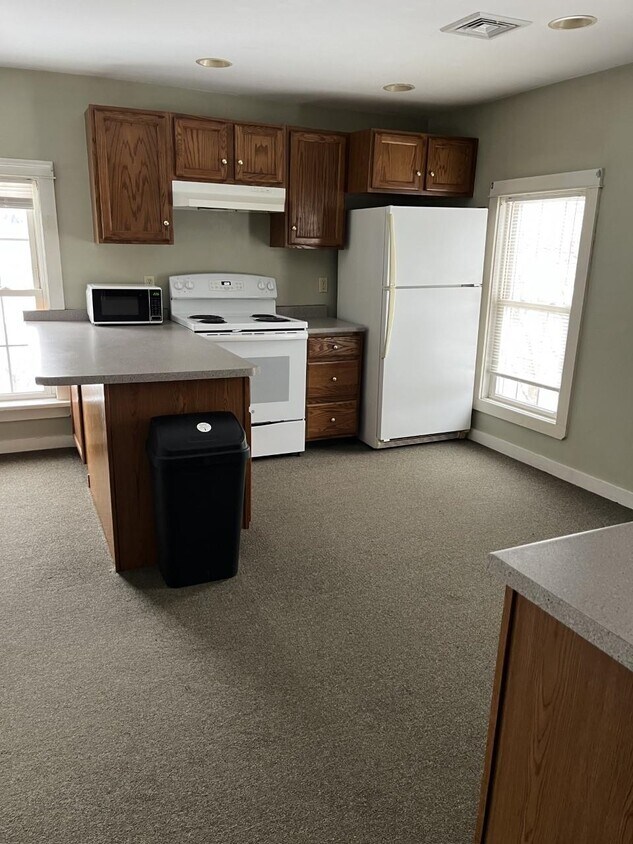 586 Bellows Falls Rd, Charlestown, NH 03603 Room for Rent in