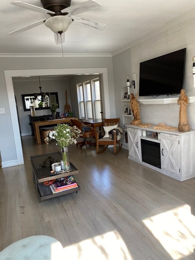 Building Photo - 5328 W Drummond Pl