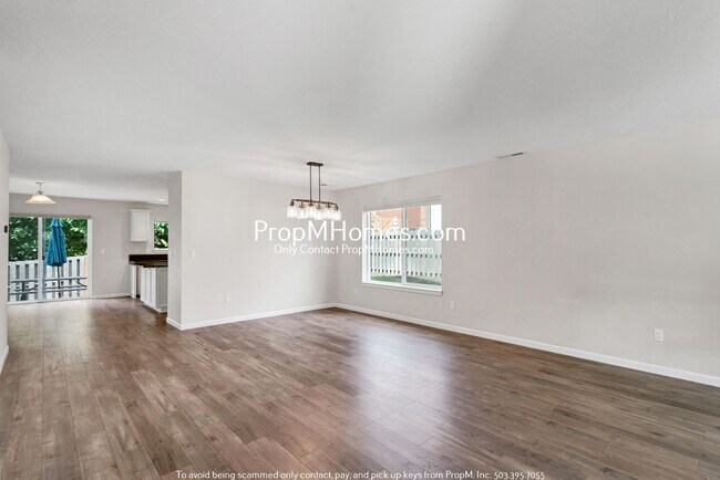 Foto del edificio - Luxury Four Bedroom Home in Milwaukie!