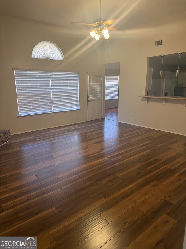 Foto del edificio - 4310 Wesley Way