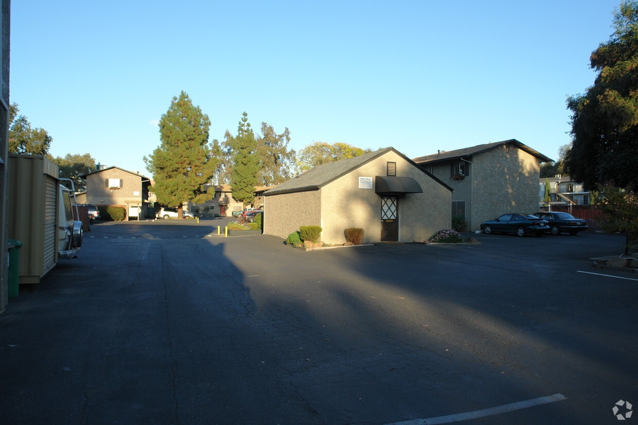 Primary Photo - 416 Nord Ave