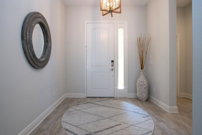 Building Photo - Fully-furnished pool home in Indigo!