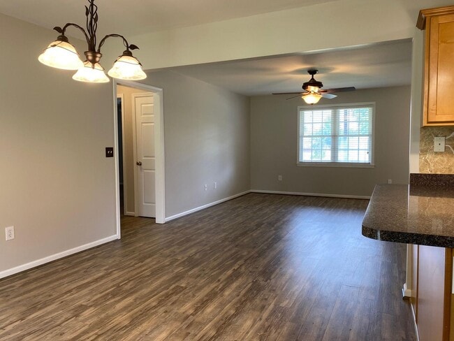 Building Photo - Charming 4BR/3BA Home in Azalea Acres – A Must-See