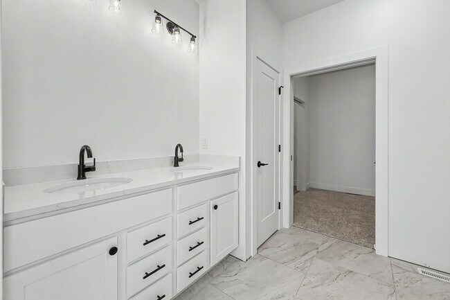 Foto del edificio - 1326 Heights Ct