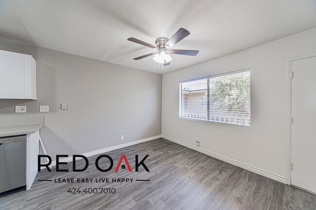 Building Photo - 10741 Moorpark St