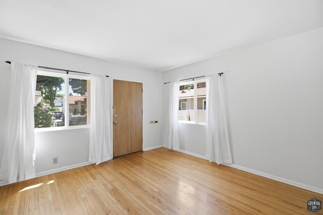 Building Photo - 4142 Lincoln Ave