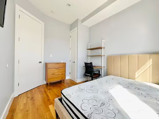 Building Photo - HDTV Room, Laundry, AC, 26 mins to Manhattan #510