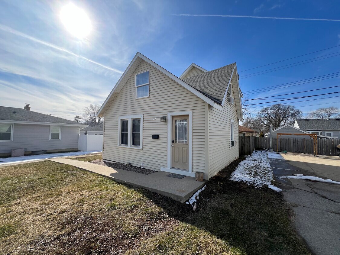 Foto principal - Stunning 2br 2ba single family house in We...