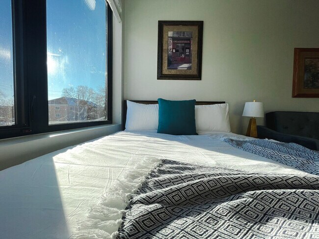 Foto del edificio - 2530 University Ave