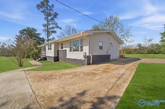 Building Photo - 372 Clutts Rd