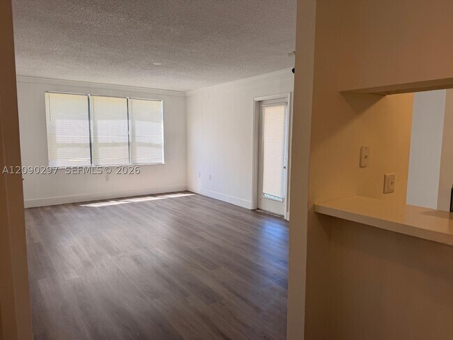 Foto del edificio - 4501 W McNab Rd