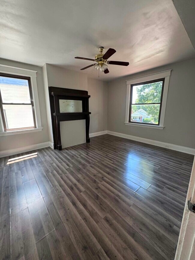 Foto del edificio - 3054 McHenry Ave