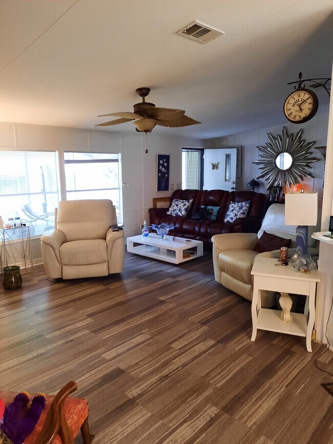 Foto del edificio - 148 Woodland Dr